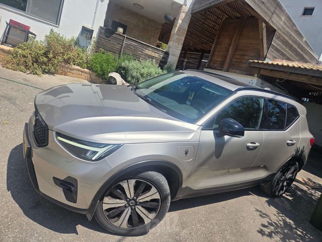 וולוו XC40