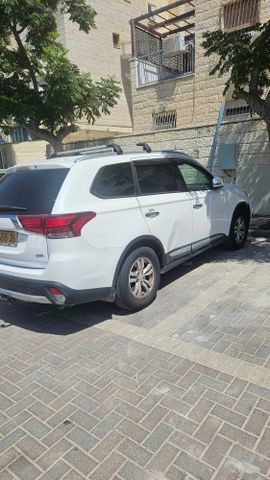 מיצובישי אאוטלנדר