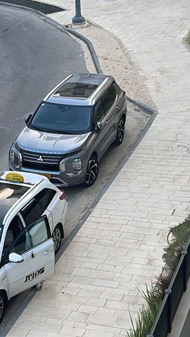 מיצובישי אאוטלנדר