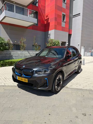 ב מ וו iX3