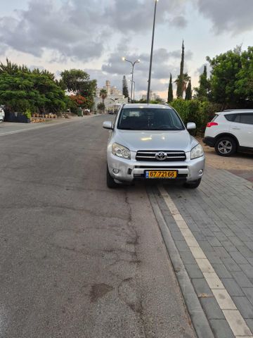 מודעת רכב טויוטה RAV4