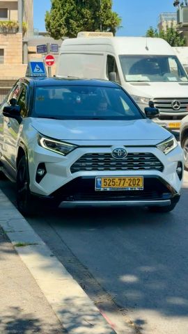טויוטה RAV4