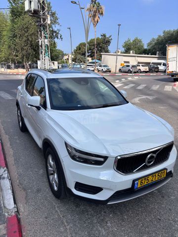 מודעת רכב וולוו XC40