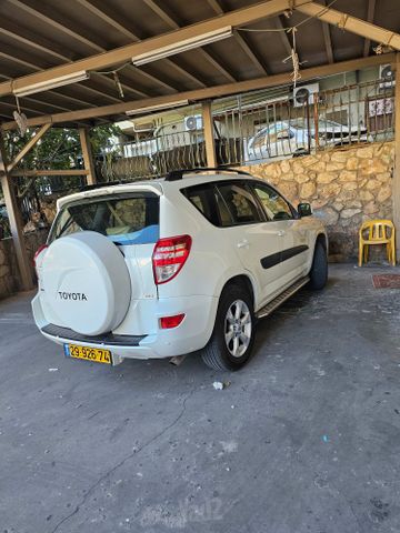 טויוטה RAV4