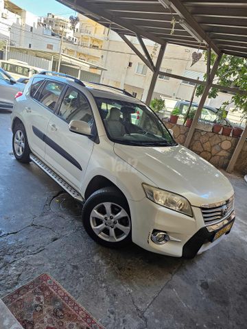 טויוטה RAV4