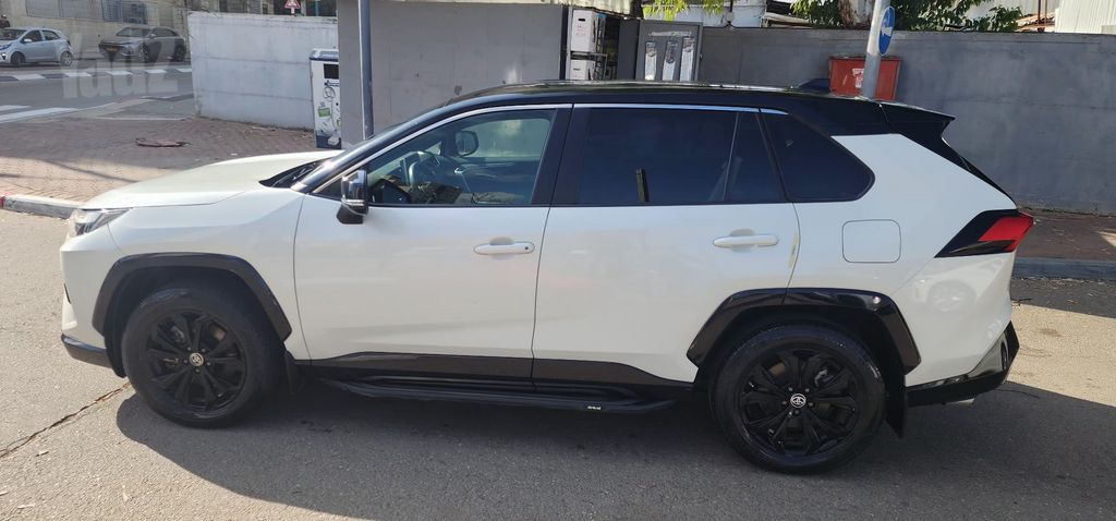 מודעת רכב טויוטה RAV4