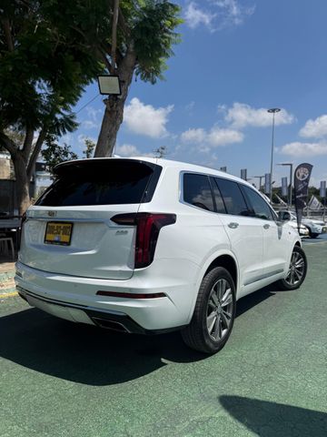 קאדילק XT6