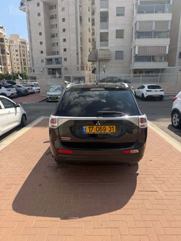מיצובישי אאוטלנדר