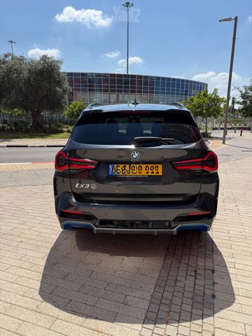 ב מ וו iX3