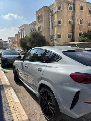 ב מ וו X6