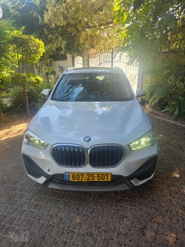 ב מ וו X1
