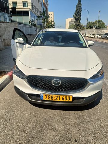 מודעת רכב מאזדה CX-30