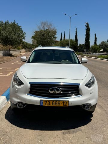 אינפיניטי QX70