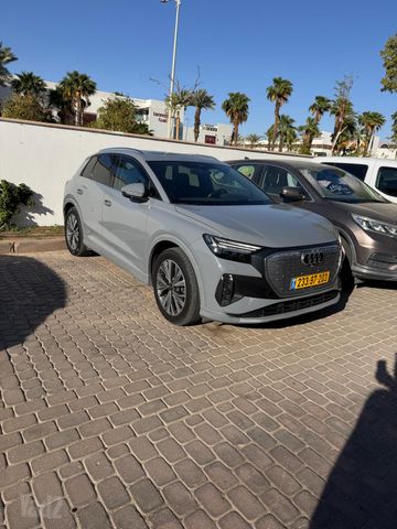 מודעת רכב אאודי Q4 e-tron