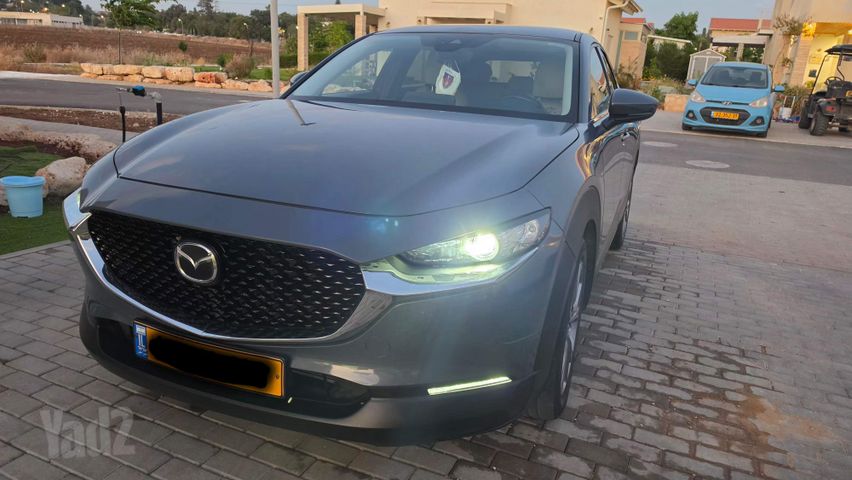 מודעת רכב מאזדה CX-30