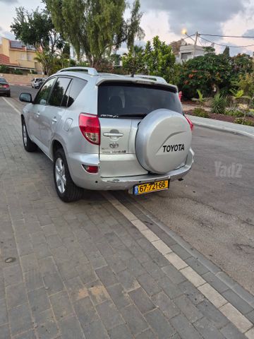 טויוטה RAV4
