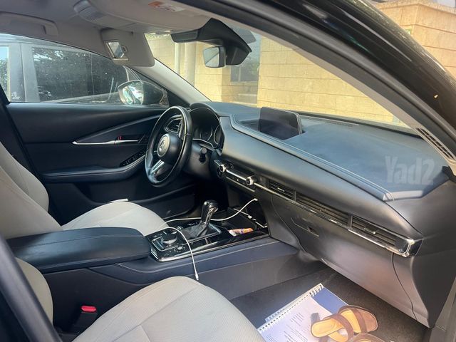מודעת רכב מאזדה CX-30