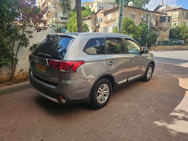 מיצובישי אאוטלנדר