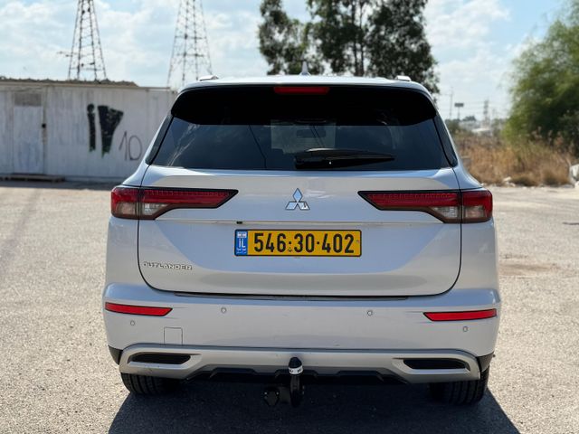 מיצובישי אאוטלנדר