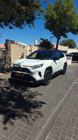 מודעת רכב טויוטה RAV4