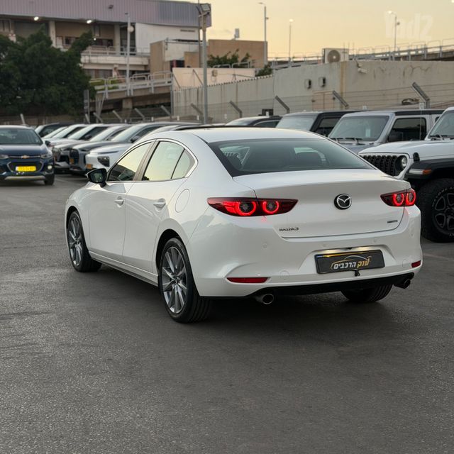 מאזדה 3