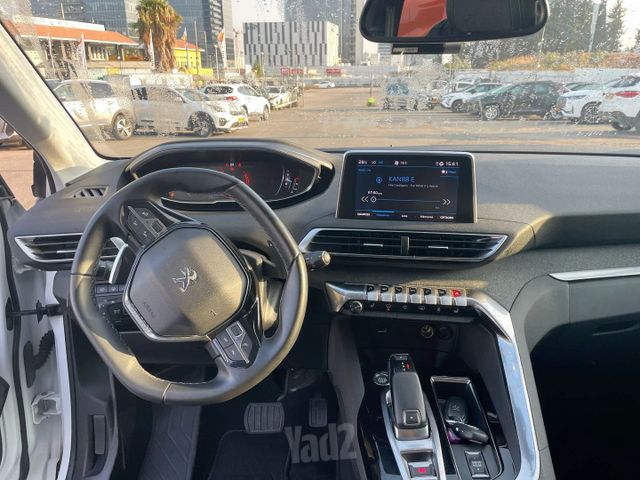 פיג'ו 3008