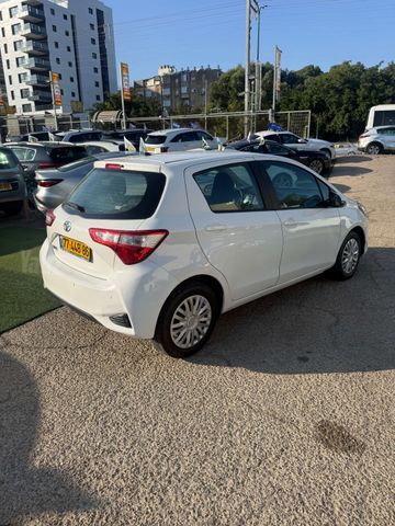 טויוטה יאריס