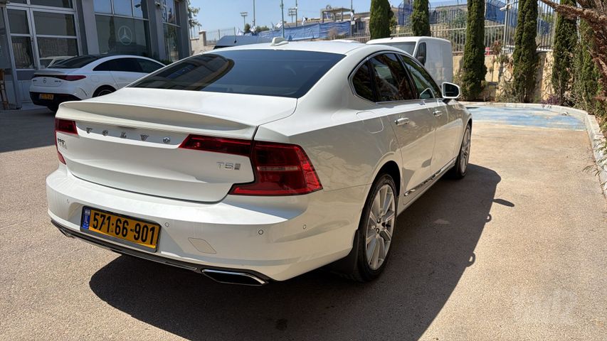 וולוו S90