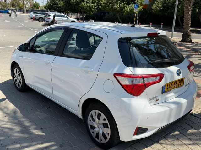 טויוטה יאריס