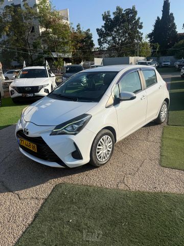 טויוטה יאריס