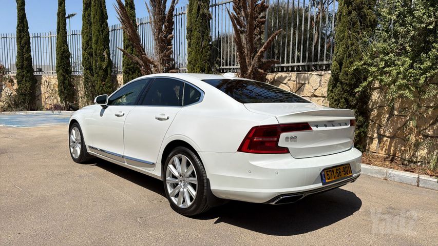 וולוו S90