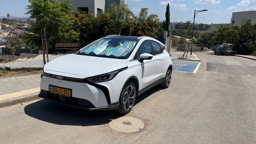 מודעת רכב ג׳ילי Geometry C