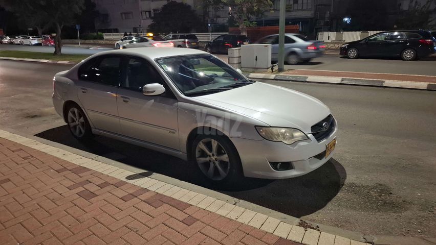 סובארו B4/לגאסי