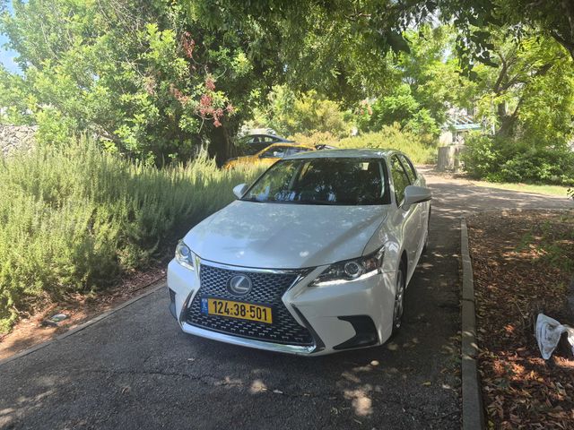 מודעת רכב לקסוס CT