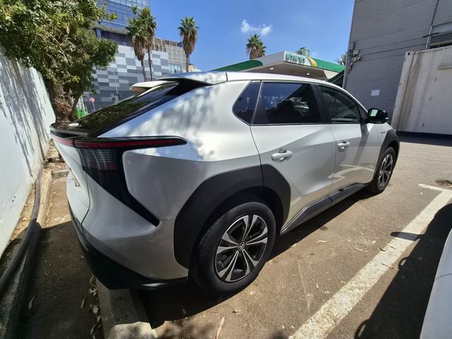 טויוטה bZ4X