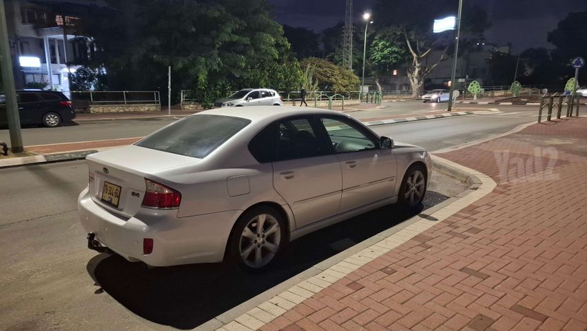 סובארו B4/לגאסי