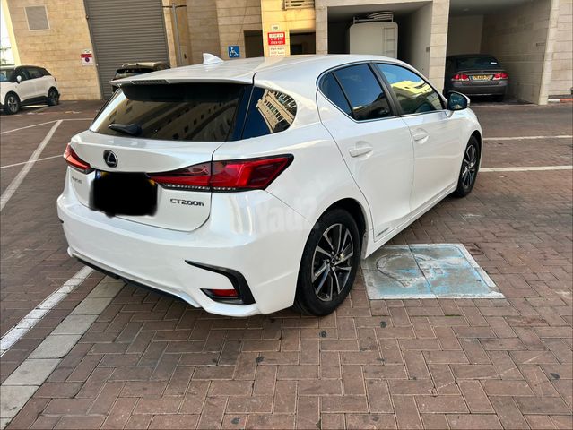לקסוס CT