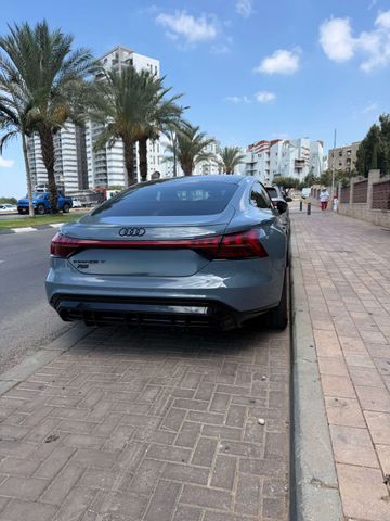 מודעת רכב אאודי E-tron GT