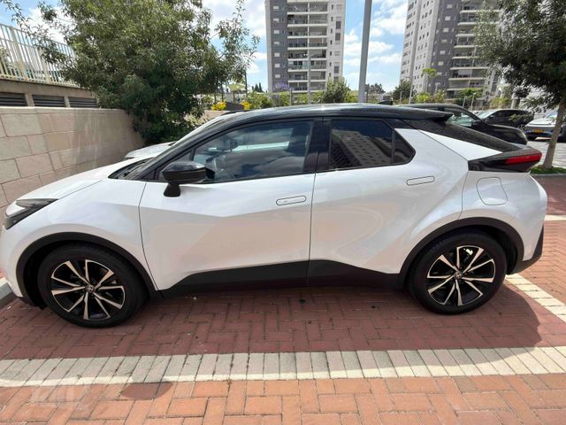 מודעת רכב טויוטה C-HR
