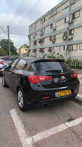 אלפא רומיאו ג'ולייטה