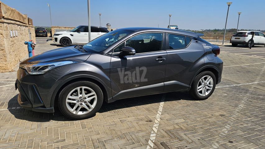 מודעת רכב טויוטה C-HR