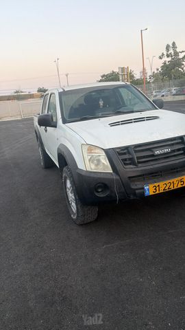 איסוזו די-מקס