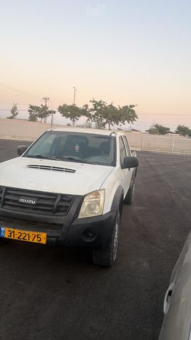 איסוזו די-מקס