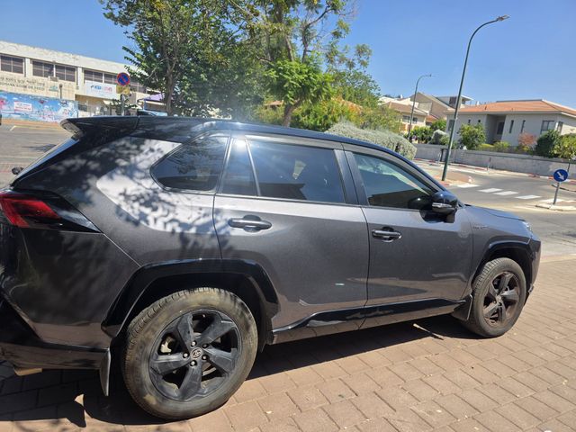 מודעת רכב טויוטה RAV4