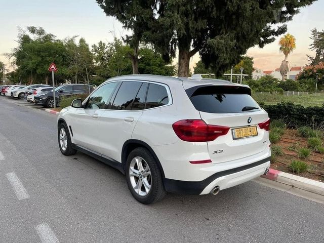 ב מ וו X3