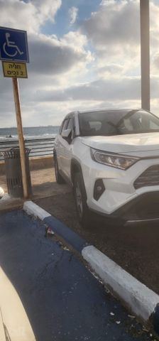 טויוטה RAV4