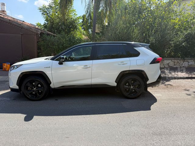 טויוטה RAV4