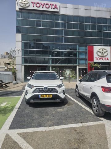 מודעת רכב טויוטה RAV4