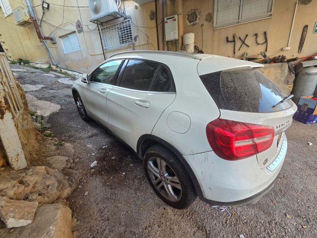 מרצדס-בנץ GLA