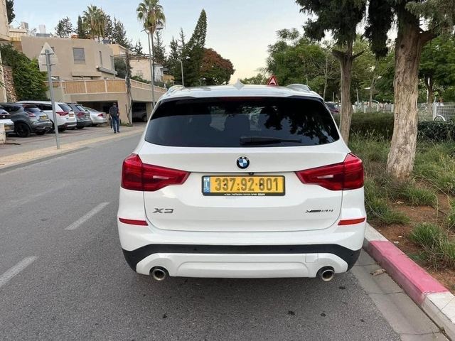 ב מ וו X3